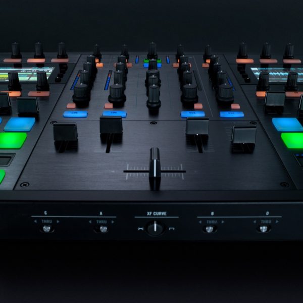 Controlador Native Instruments Traktor Kontrol S8 para Dj