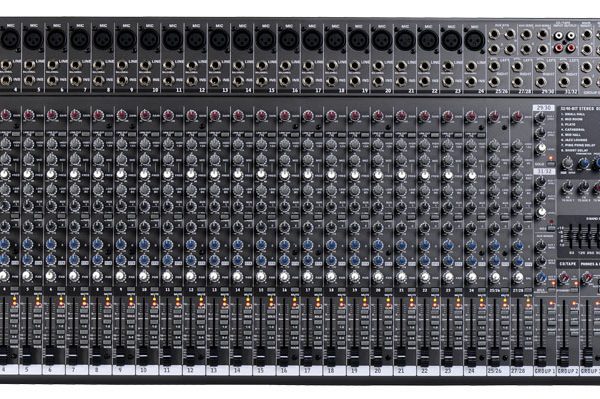 Consola Phonic AM3242FX Mezclador efectos 24Ch